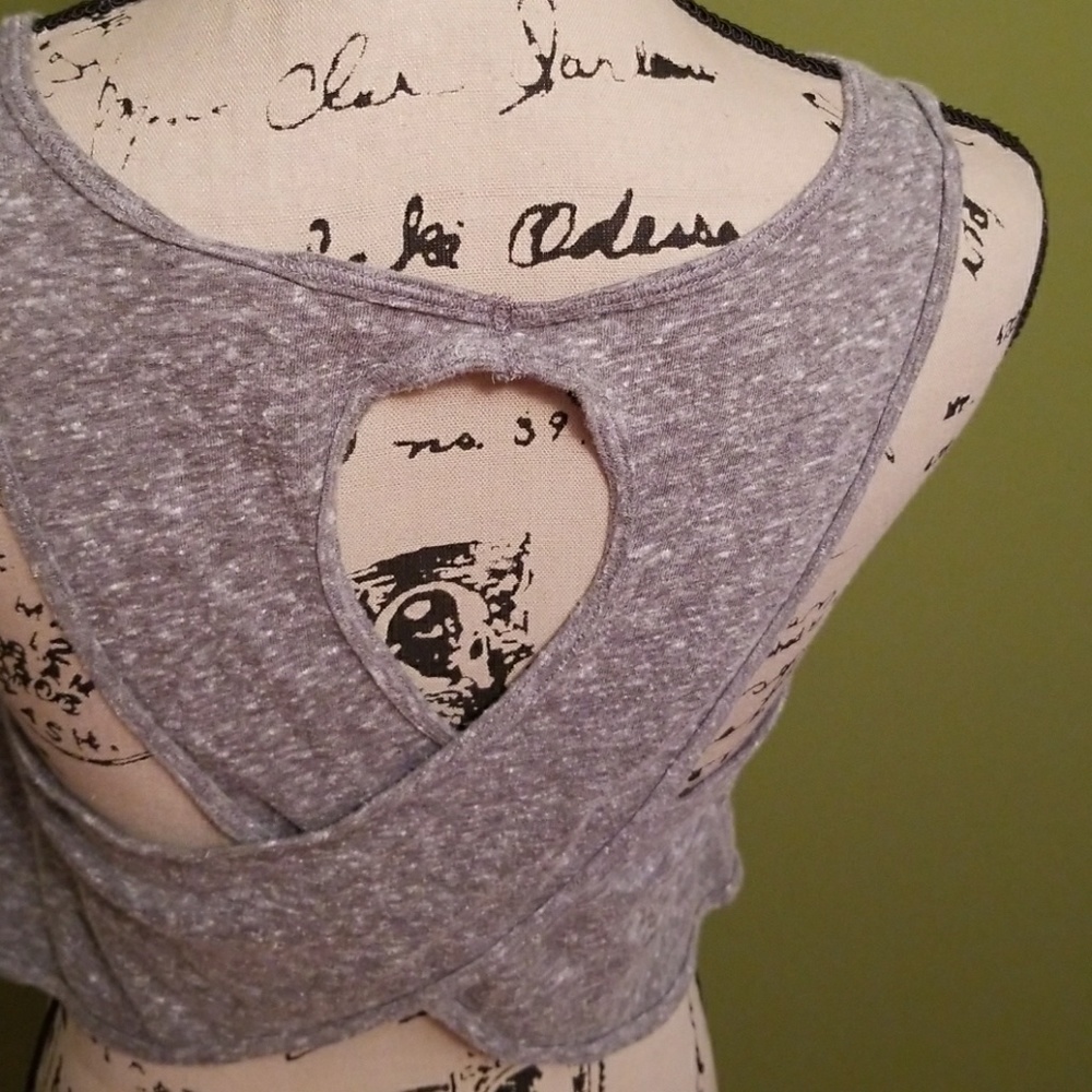 !Hollister Crop Top - Picture 4 of 5
